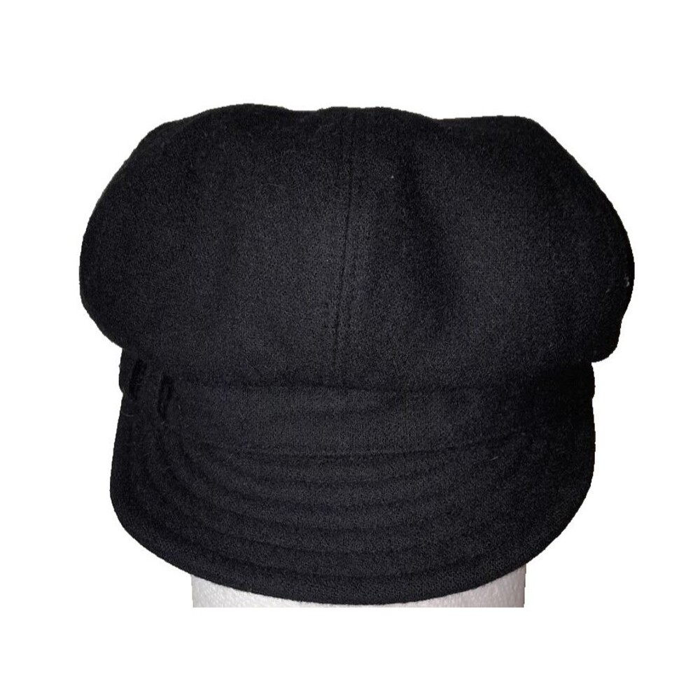 VTG Liz Claiborne Black Wool Newsboy or cabbie hat metal logo plaque